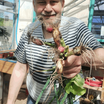 A person holding vegetables